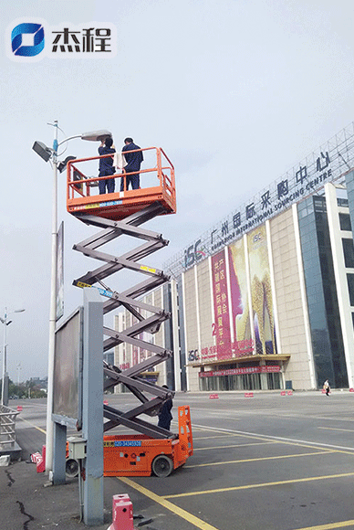 8米剪叉式升降机出租应用