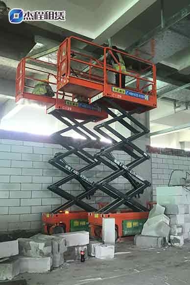 6米电动升降机出租应用于厂房室内装修工程