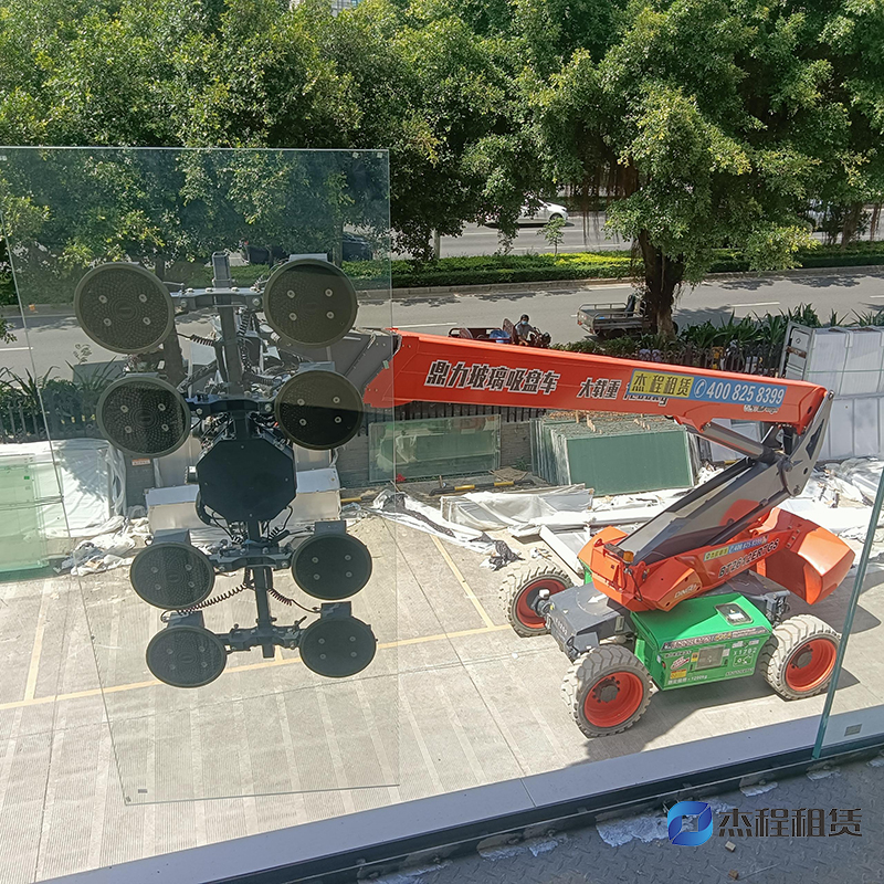 1.2吨电动玻璃吸盘车出租用于4S店外墙玻璃安装施工应用