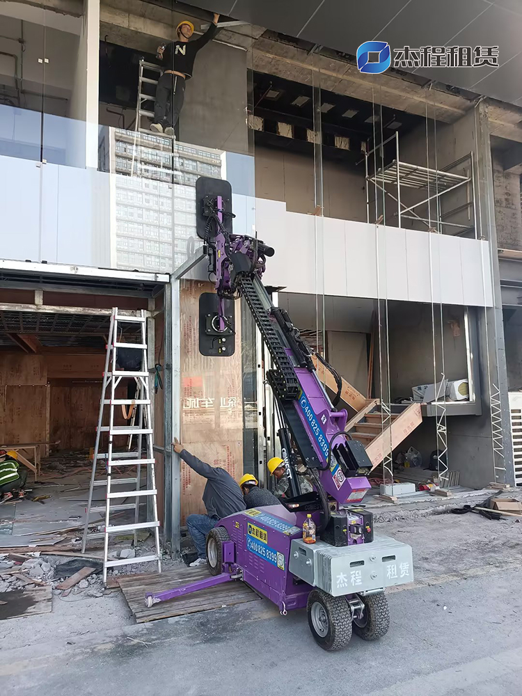 800公斤玻璃吸盘车出租用于一楼大玻璃安装