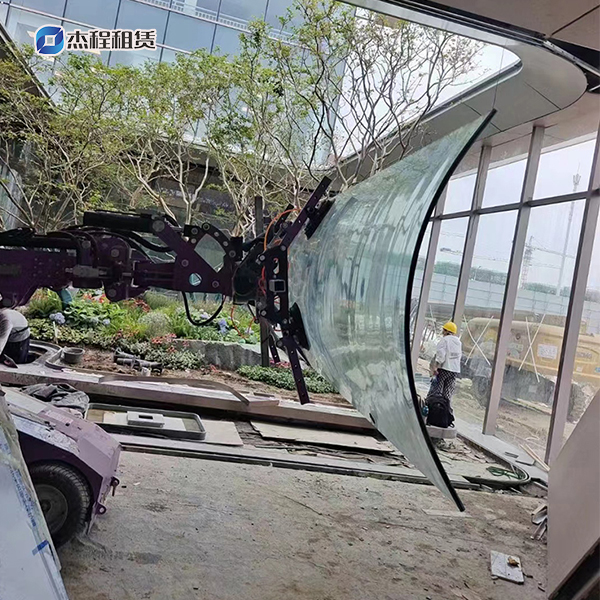800公斤玻璃吸盘车出租用于弧形曲面大玻璃安装
