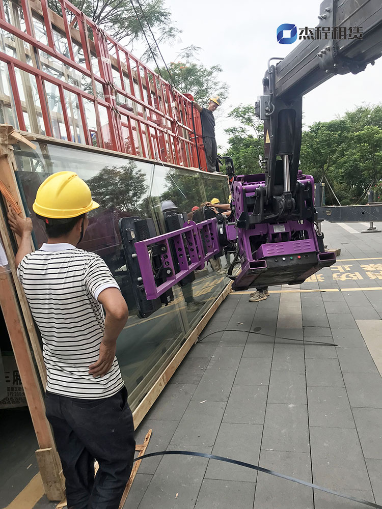 伸缩臂叉装车安装1.5吨重大玻璃