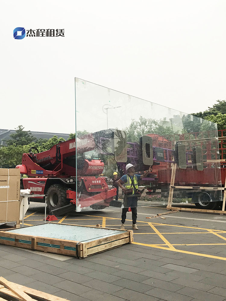 伸缩臂叉装车安装1.5吨重大玻璃