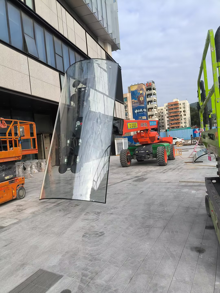 玻璃吸盘车安装内弧大玻璃应用案例
