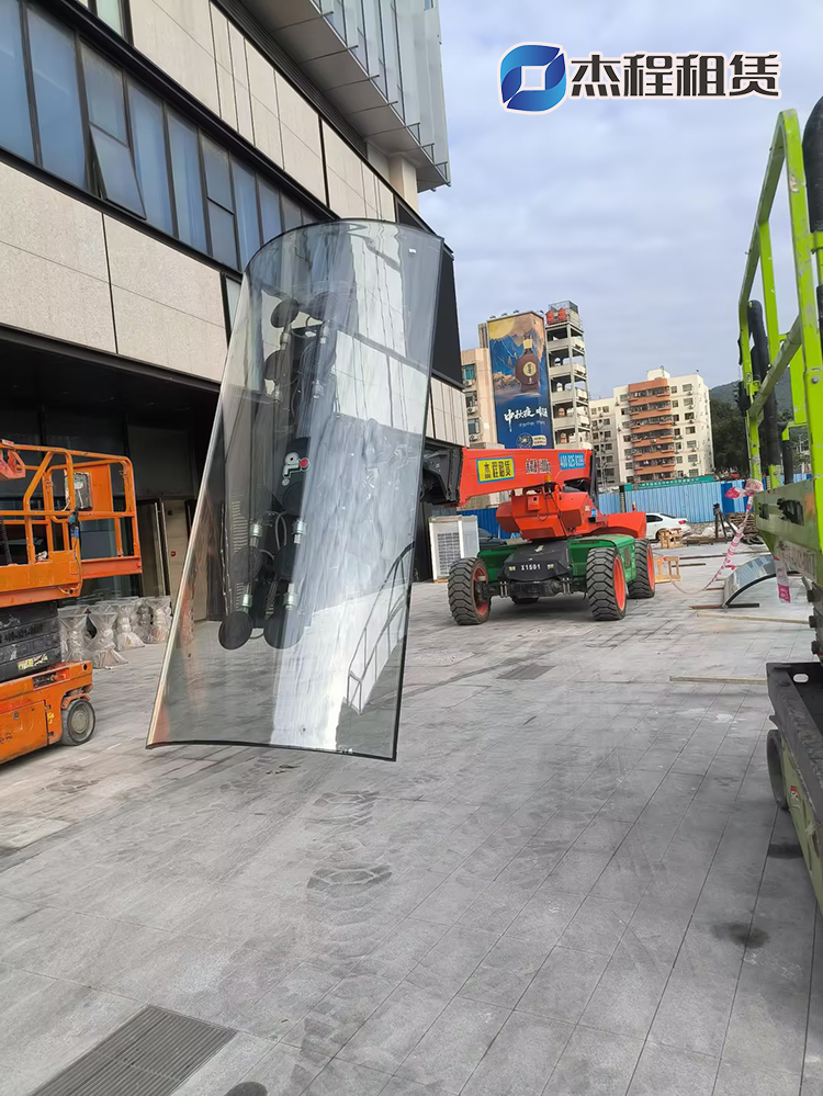 内弧大玻璃安装应用