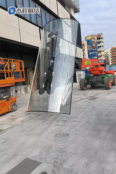 1.2吨玻璃吸盘车用于内弧大玻璃安装